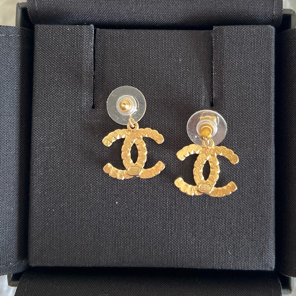 Chanel Earrings - Picture 4 of 5